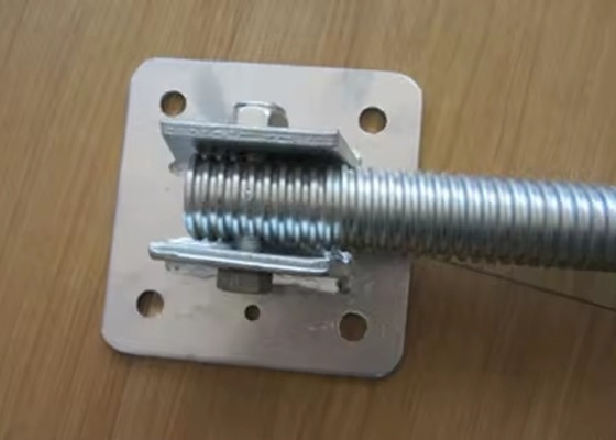 Galvanized Scaffolding Adjustable Screw Jack With Swivel Leveling Base Plate