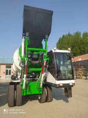 Four Wheels Chassis Self Loading Small Mini Concrete Mixer Truck